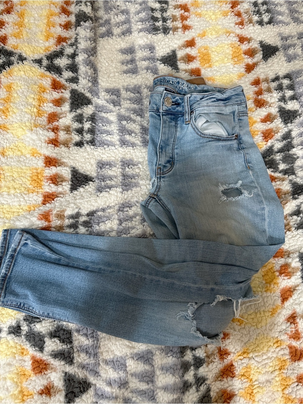 American Eagle Women’s Size 4 Distressed Skinny Jeans Light Wash Ripped